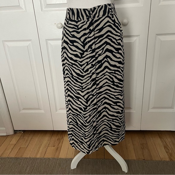 REISSUE CA Animal Print Skirt Button Front Closure Side Pockets Tan Black sz 6 - Picture 1 of 8